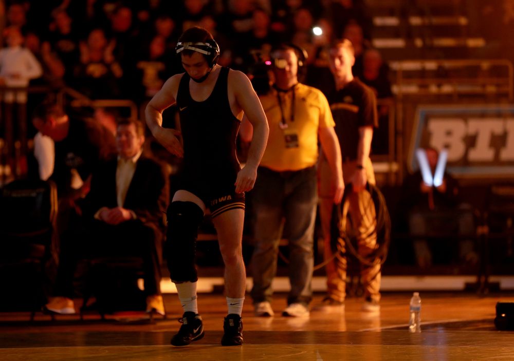 Iowa’s Spencer Lee wrestles Ohio State’s Hunter Lucas at 125 pounds Friday, January 24, 2020 at Carver-Hawkeye Arena. Lee won the match with a 16-3 tech fall. (Brian Ray/hawkeyesports.com)