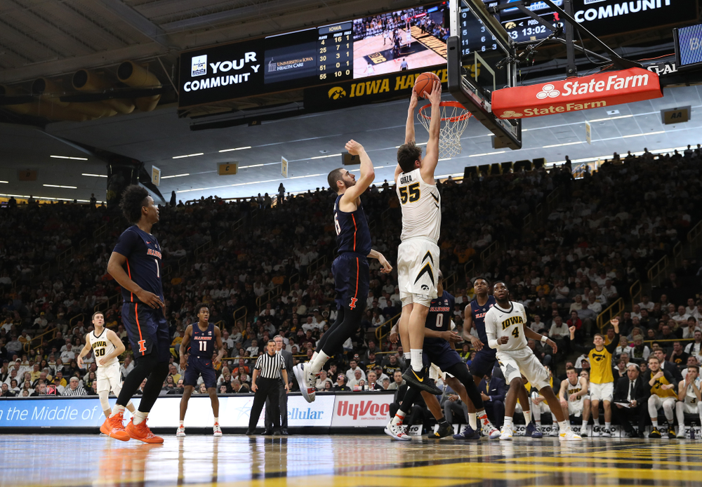 Iowa Hawkeyes forward Luka Garza (55) dunks the ball against the Illinois Fighting Illini Sunday, January 20, 2019 (Brian Ray/hawkeyesports.com)