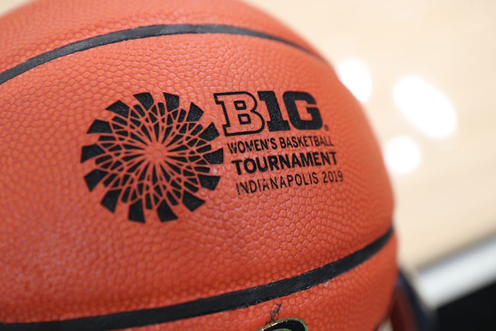 The Iowa Hawkeyes against the Indiana Hoosiers in the quarterfinals of the Big Ten Tournament Friday, March 8, 2019 at Bankers Life Fieldhouse in Indianapolis, Ind. (Brian Ray/hawkeyesports.com)