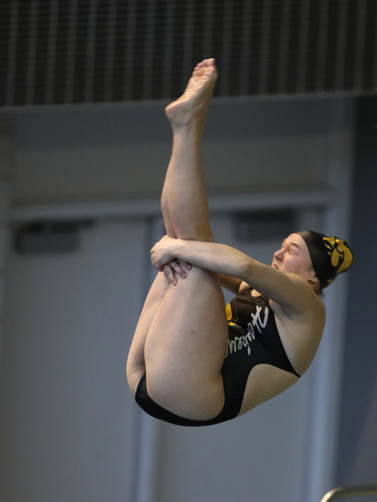 Iowa's Jacintha Thomas competes on the 3 meter springboard during a double dual against Wisconsin and Northwestern Saturday, January 19, 2019 at the Campus Recreation and Wellness Center. (Brian Ray/hawkeyesports.com)