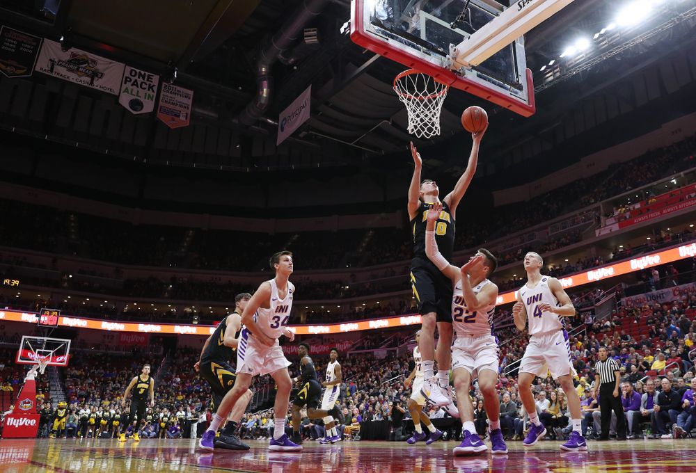 Iowa Hawkeyes guard Joe Wieskamp (10) against the Northern Iowa Panthers in the Hy-Vee Classic Saturday, December 15, 2018 at Wells Fargo Arena in Des Moines. (Brian Ray/hawkeyesports.com)