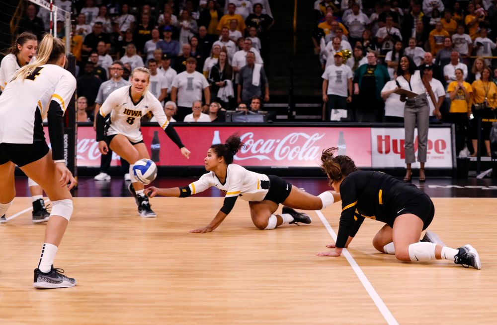 Iowa Hawkeyes setter Gabrielle Orr (7) digs up a ball against the Michigan State Spartans Friday, September 21, 2018 at Carver-Hawkeye Arena. (Brian Ray/hawkeyesports.com)