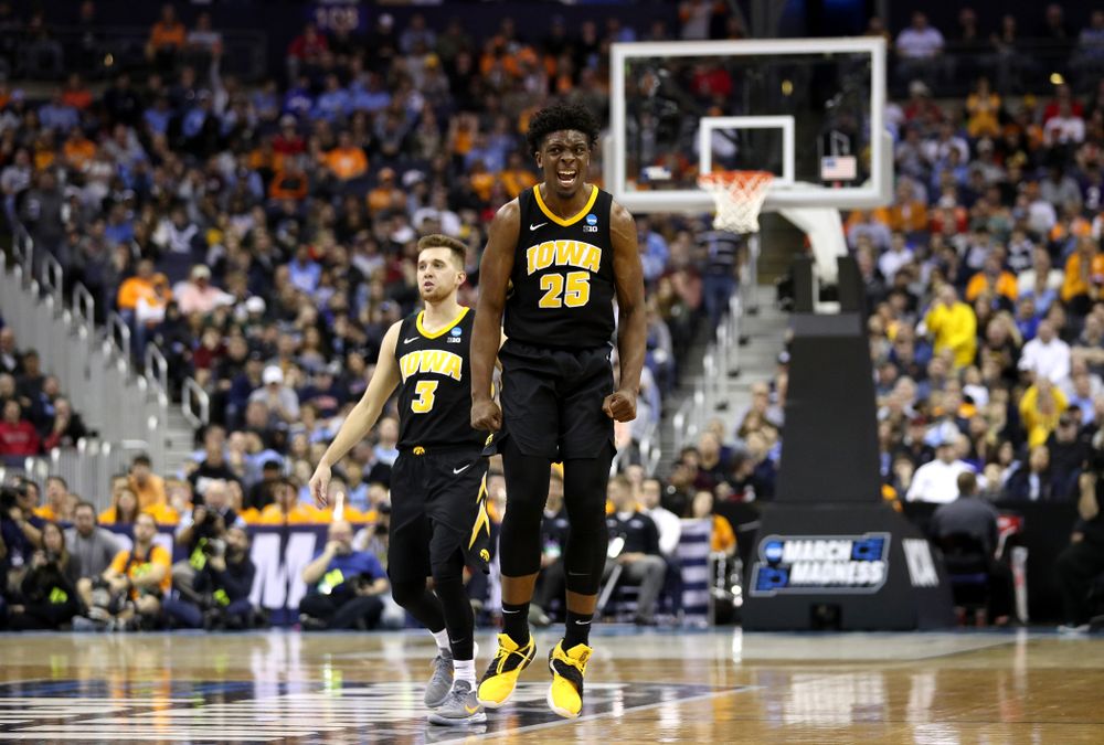 Iowa Hawkeyes forward Tyler Cook (25) against the Tennessee Volunteers in the second round of the 2019 NCAA Men's Basketball Tournament Sunday, March 24, 2019 at Nationwide Arena in Columbus, Ohio. (Brian Ray/hawkeyesports.com)