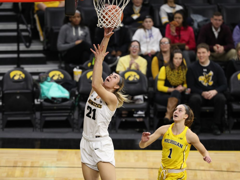 Iowa Hawkeyes forward Hannah Stewart (21) against the Michigan Wolverines Thursday, January 17, 2019 at Carver-Hawkeye Arena. (Brian Ray/hawkeyesports.com)