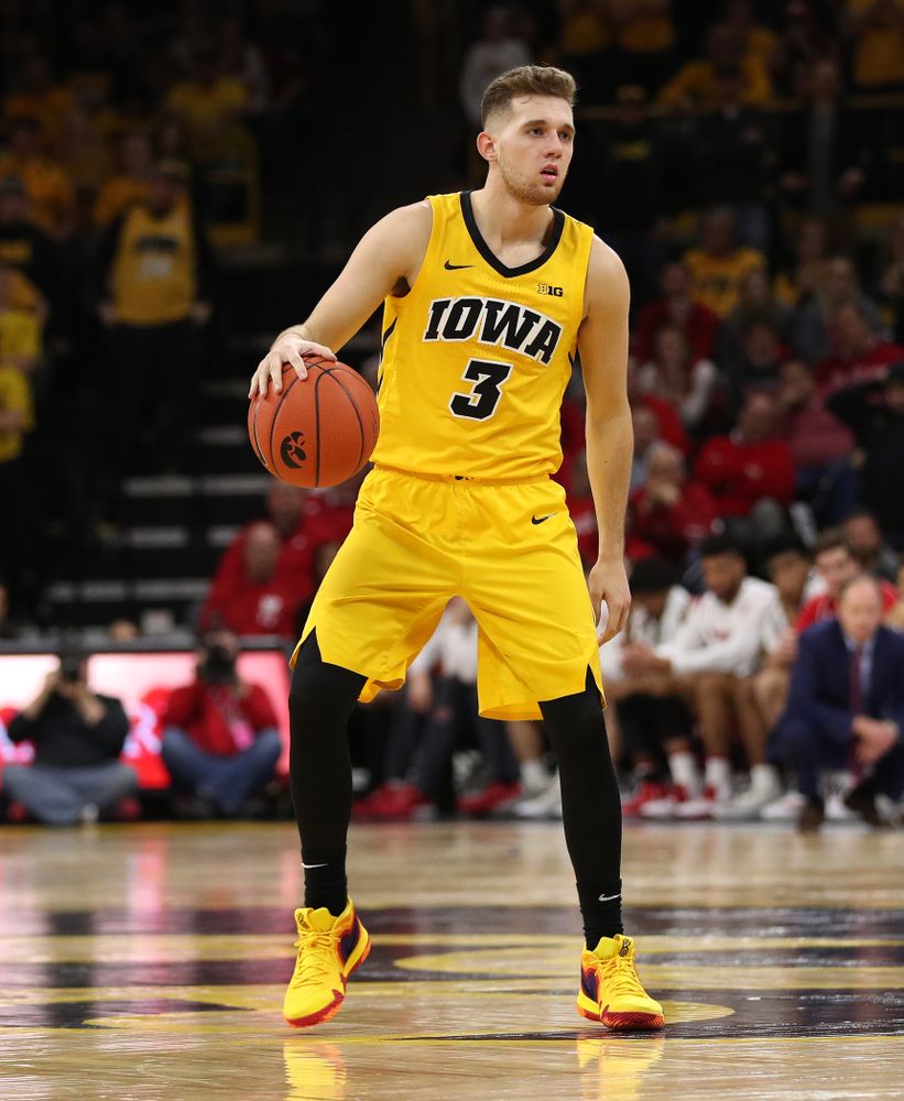Iowa Hawkeyes guard Jordan Bohannon (3) against the Wisconsin Badgers Friday, November 30, 2018 at Carver-Hawkeye Arena. (Brian Ray/hawkeyesports.com)