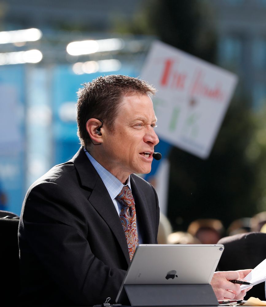 Analyst Dave Revsine as the BTN Tailgate does a live show Saturday, September 22, 2018 at Hubbard Park on the University of Iowa Campus. (Brian Ray/hawkeyesports.com)