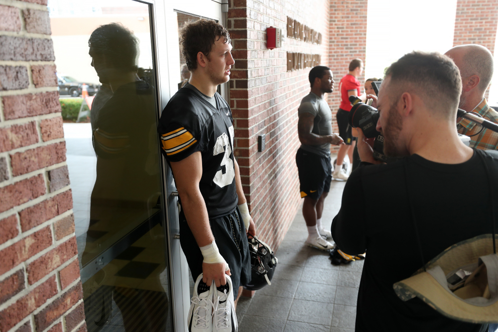 Iowa Hawkeyes tight end T.J. Hockenson (38) during the team's first Outback Bowl Practice in Florida Thursday, December 27, 2018 at Tampa University. (Brian Ray/hawkeyesports.com)