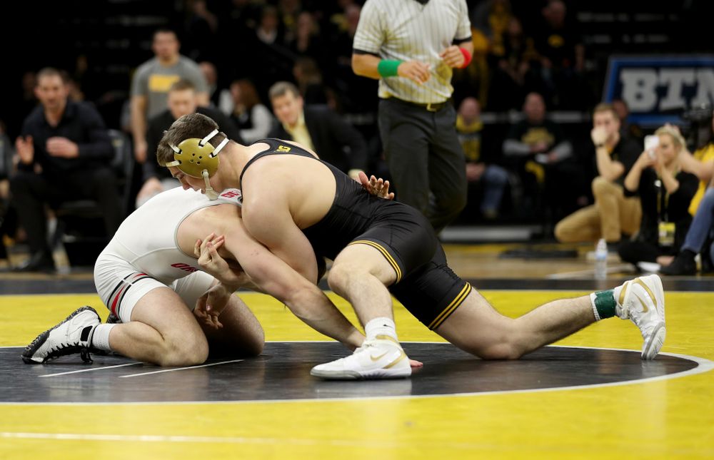 Iowa’s Abe Assad wrestles Ohio State’s Rockey Jordan at 184 pounds Friday, January 24, 2020 at Carver-Hawkeye Arena. Assad won the match 3-1. (Brian Ray/hawkeyesports.com)