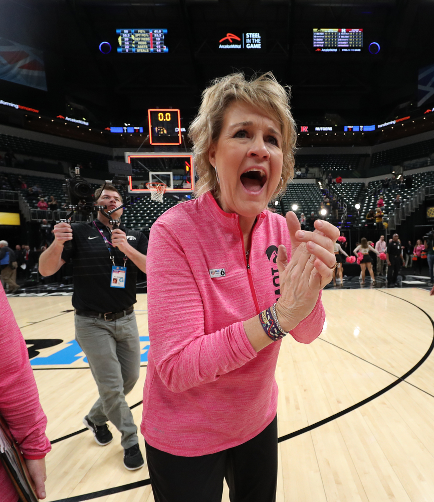 Iowa Hawkeyes head coach Lisa Bluder against the Rutgers Scarlet Knights in the semi-finals of the Big Ten Tournament Saturday, March 9, 2019 at Bankers Life Fieldhouse in Indianapolis, Ind. (Brian Ray/hawkeyesports.com)