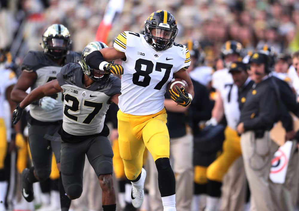 Iowa Hawkeyes tight end Noah Fant (87) against the Purdue Boilermakers Saturday, November 3, 2018 Ross Ade Stadium in West Lafayette, Ind. (Brian Ray/hawkeyesports.com)