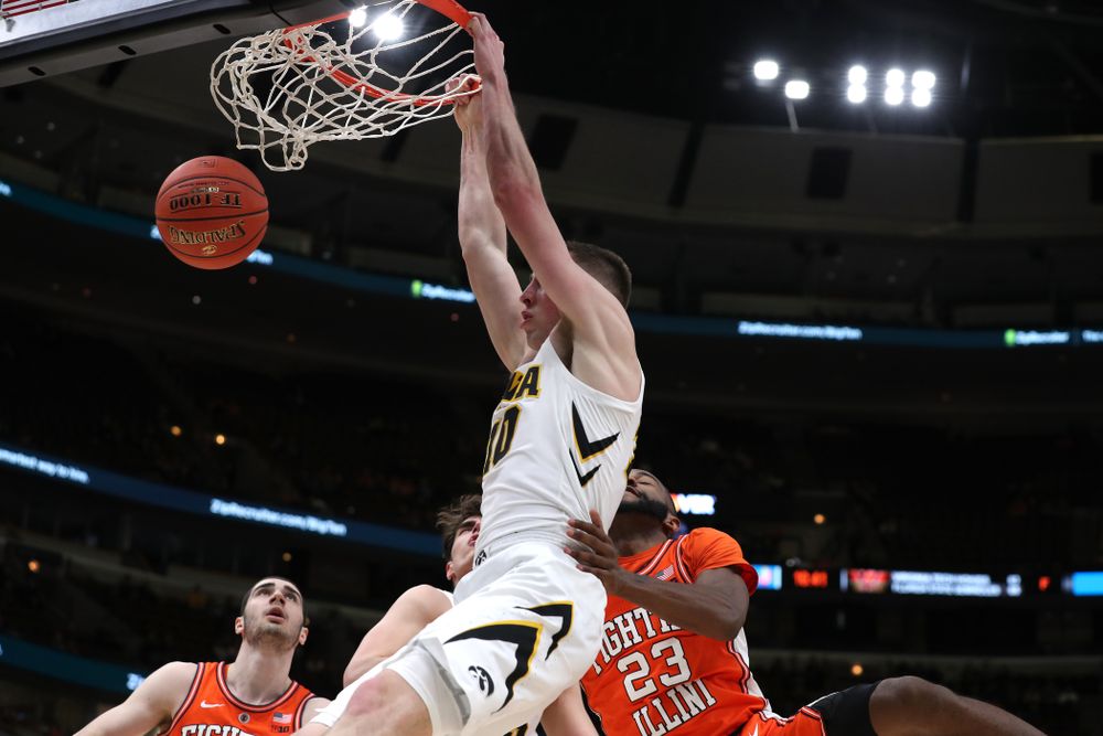 Iowa Hawkeyes guard Joe Wieskamp (10) against the Illinois Fighting Illini in the 2019 Big Ten Men's Basketball Tournament Thursday, March 14, 2019 at the United Center in Chicago. (Brian Ray/hawkeyesports.com)
