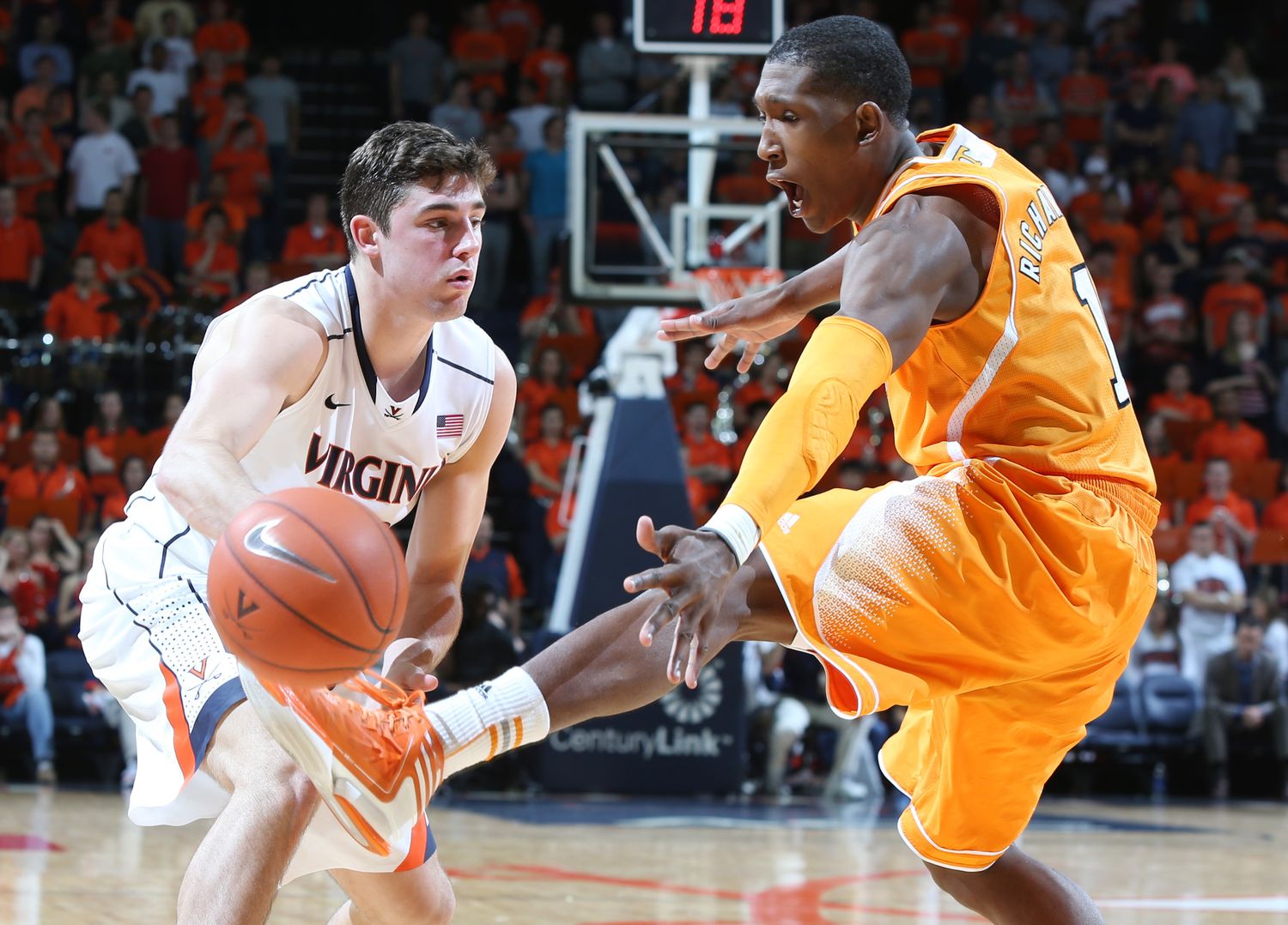 Men's Basketball vs. Tennessee (by Matt Riley) - Virginia Cavaliers Official Athletic Site