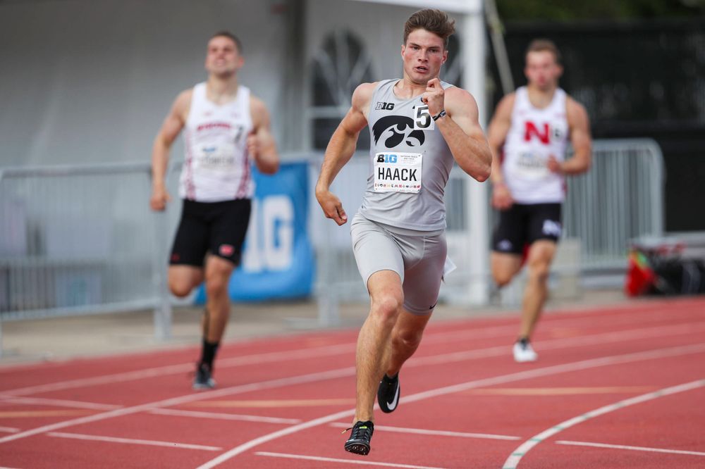 Iowa's Peyton Haack runs the men's 400-meter dash at the Big Ten Outdoor Track and Field Championships at Francis X. Cretzmeyer Track on Friday, May 10, 2019. (Lily Smith/hawkeyesports.com)