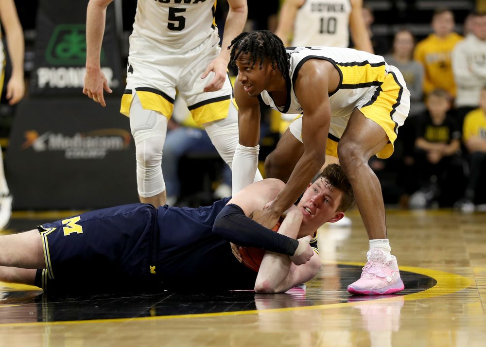 Iowa Hawkeyes guard Bakari Evelyn (4) against the Michigan Wolverines Friday, January 17, 2020 at Carver-Hawkeye Arena. (Brian Ray/hawkeyesports.com)
