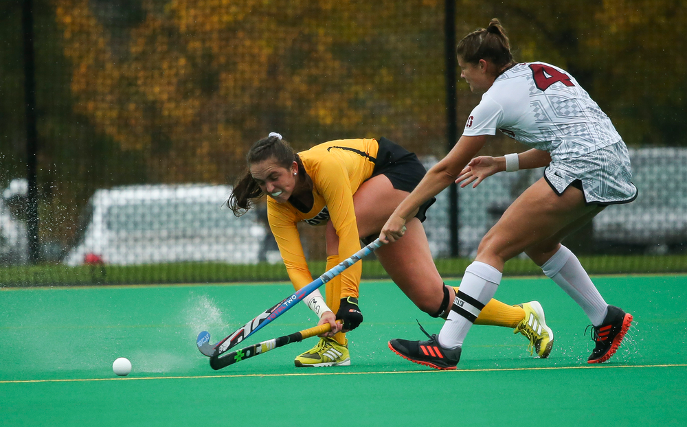 Iowa Hawkeyes defender Anthe Nijziel (6) passes the ball during a game against Stanford at Grant Field on October 7, 2018. (Tork Mason/hawkeyesports.com)