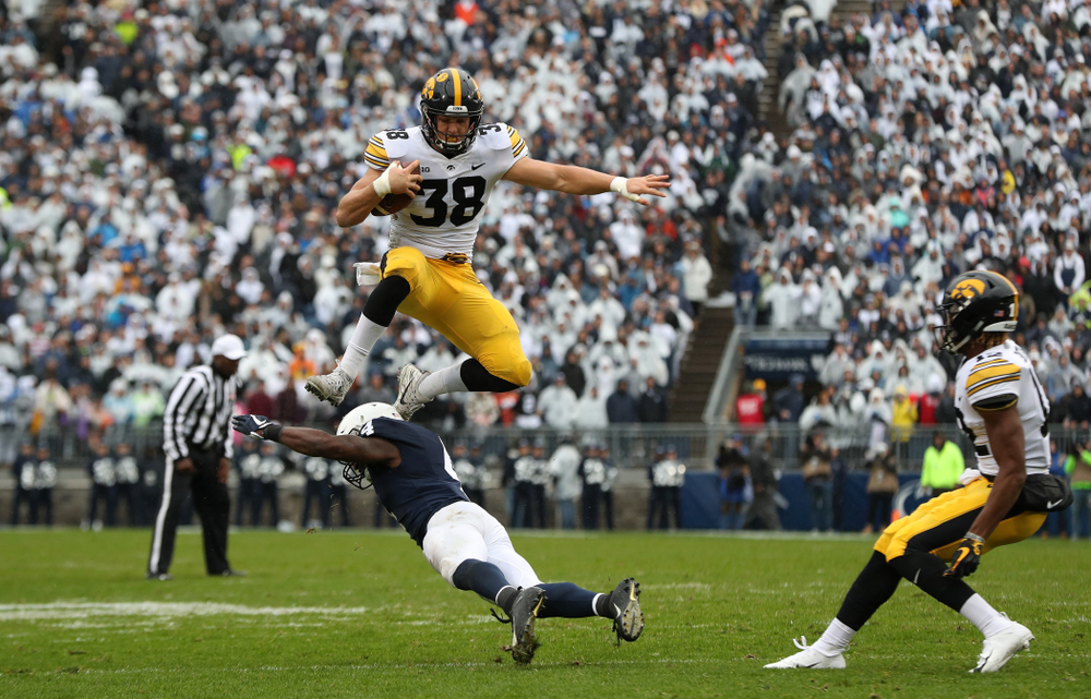 Iowa Hawkeyes tight end Nate Wieting (39) against the Penn State Nittany Lions Saturday, October 27, 2018 at Beaver Stadium in University Park, Pa. (Brian Ray/hawkeyesports.com)