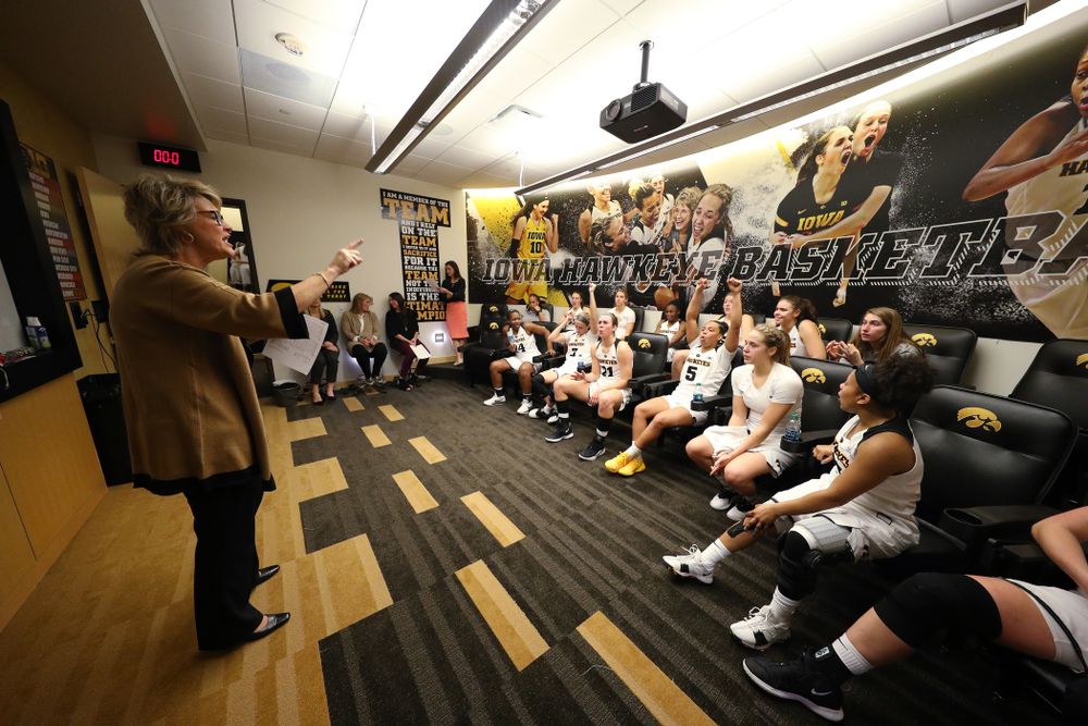 Iowa Hawkeyes head coach Lisa Bluder against the Michigan Wolverines Thursday, January 17, 2019 at Carver-Hawkeye Arena. (Brian Ray/hawkeyesports.com)