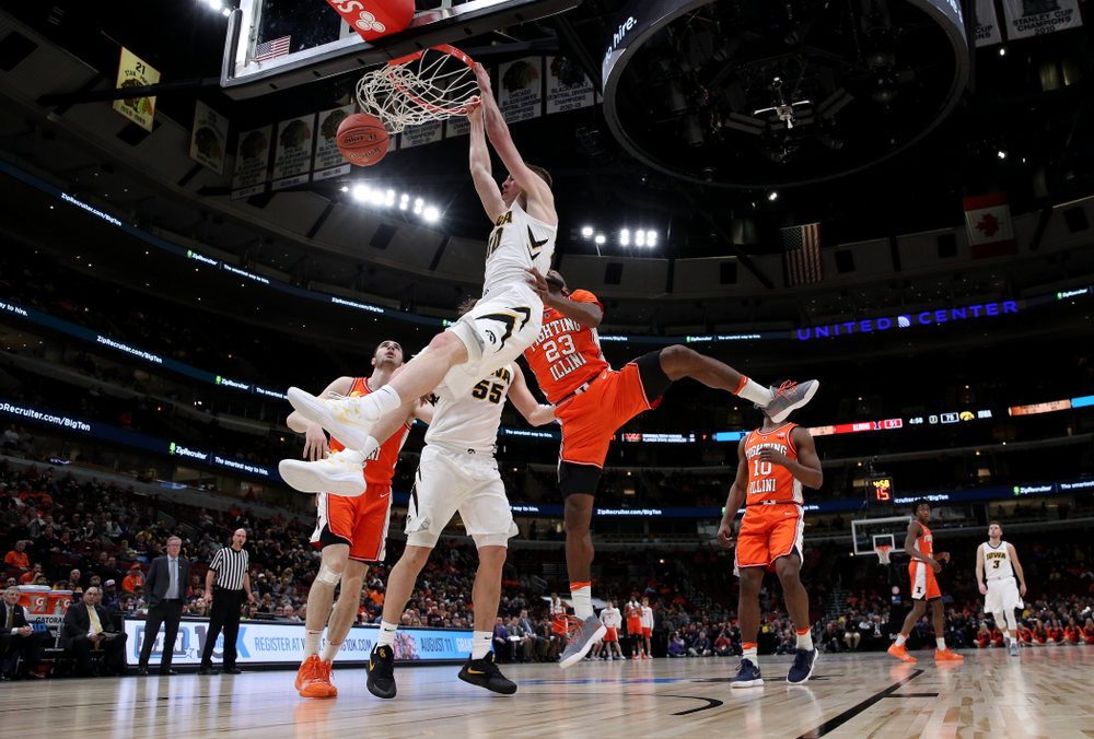 Iowa Hawkeyes guard Joe Wieskamp (10) against the Illinois Fighting Illini in the 2019 Big Ten Men's Basketball Tournament Thursday, March 14, 2019 at the United Center in Chicago. (Brian Ray/hawkeyesports.com)