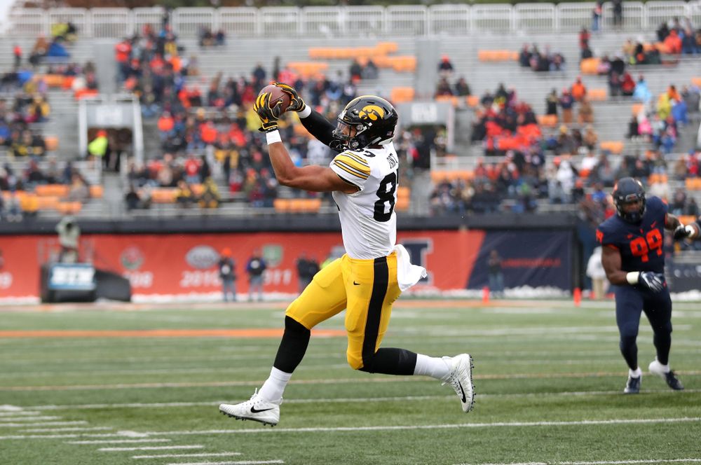 Iowa Hawkeyes tight end Noah Fant (87) against the Illinois Fighting Illini Saturday, November 17, 2018 at Memorial Stadium in Champaign, Ill. (Brian Ray/hawkeyesports.com)