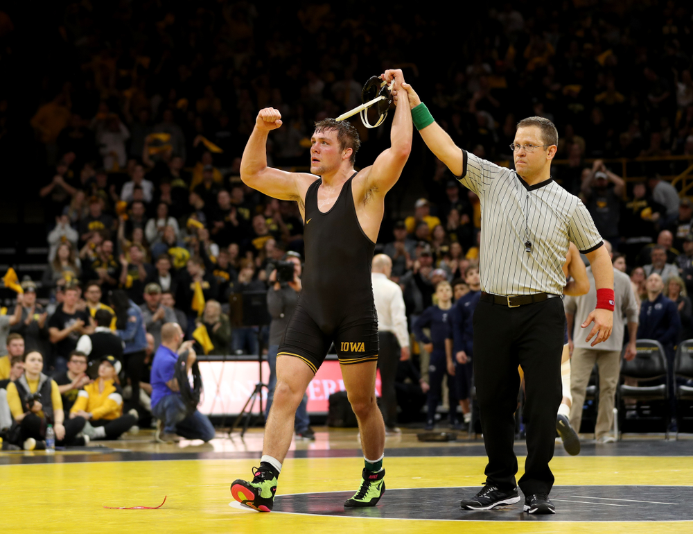 Iowa’s Jacob Warner wrestles Penn State’s Shakur Rasheed at 197 pounds Friday, January 31, 2020 at Carver-Hawkeye Arena. Warner won the match 4-2. (Brian Ray/hawkeyesports.com)