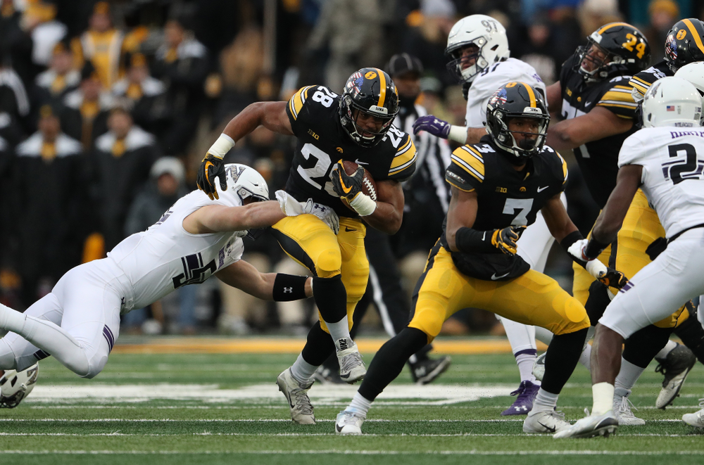 Iowa Hawkeyes running back Toren Young (28) against the Northwestern Wildcats Saturday, November 10, 2018 at Kinnick Stadium. (Brian Ray/hawkeyesports.com)