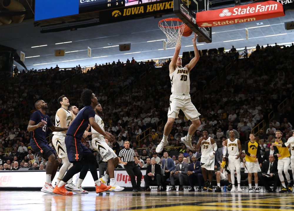 Iowa Hawkeyes guard Joe Wieskamp (10) goes to the hoop against the Illinois Fighting Illini Sunday, January 20, 2019 (Brian Ray/hawkeyesports.com)