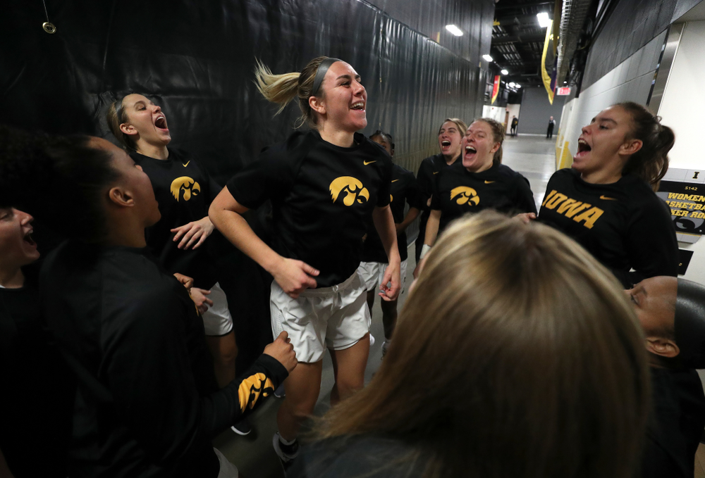Iowa Hawkeyes forward Hannah Stewart (21) against Dakota Wesleyan University Tuesday, November 6, 2018 at Carver-Hawkeye Arena. (Brian Ray/hawkeyesports.com)