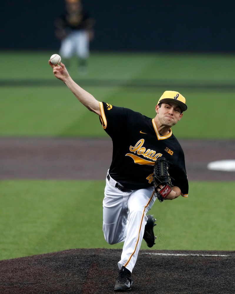 Iowa Hawkeyes pitcher Grant Leonard (43) against the Bradley Braves Wednesday, March 28, 2018 at Duane Banks Field. (Brian Ray/hawkeyesports.com)