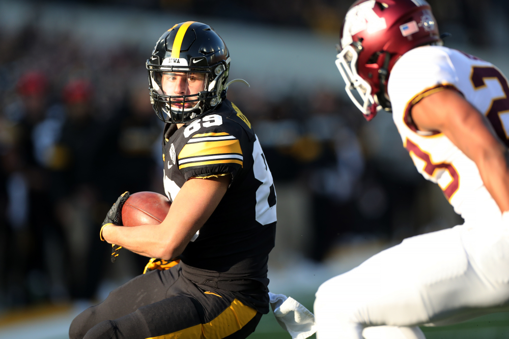 Iowa Hawkeyes wide receiver Nico Ragaini (89) scores against the Minnesota Golden Gophers Saturday, November 16, 2019 at Kinnick Stadium. (Brian Ray/hawkeyesports.com)
