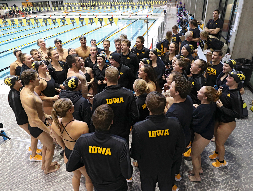 The Iowa Hawkeyes get pumped up before their meet against Michigan State and Northern Iowa at the Campus Recreation and Wellness Center in Iowa City on Friday, Oct 4, 2019. (Stephen Mally/hawkeyesports.com)