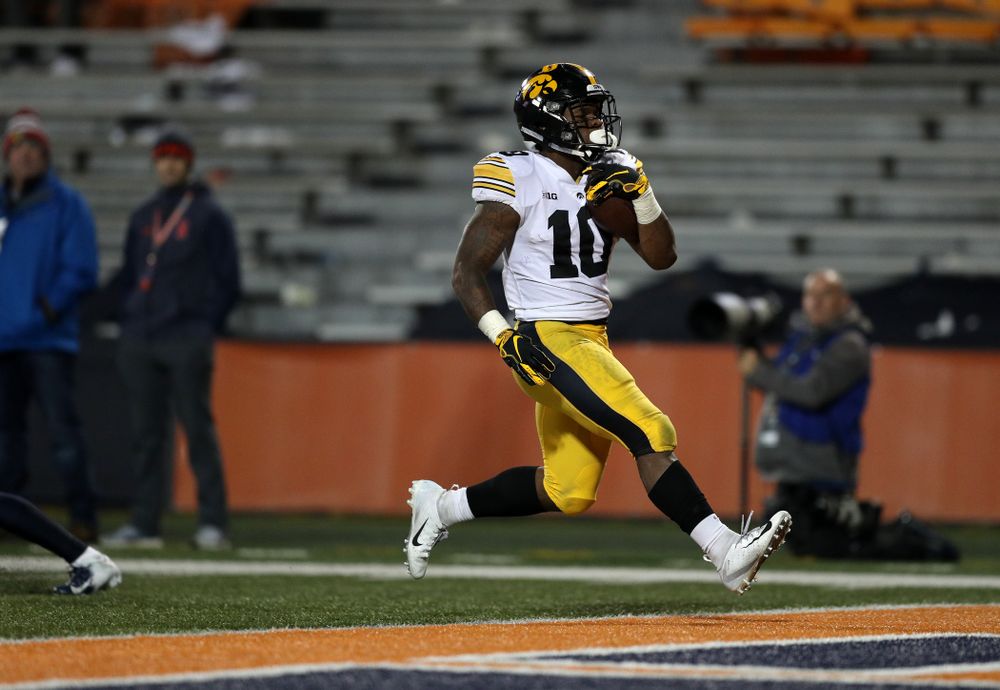 Iowa Hawkeyes running back Mekhi Sargent (10) scores before against the Illinois Fighting Illini Saturday, November 17, 2018 at Memorial Stadium in Champaign, Ill. (Brian Ray/hawkeyesports.com)