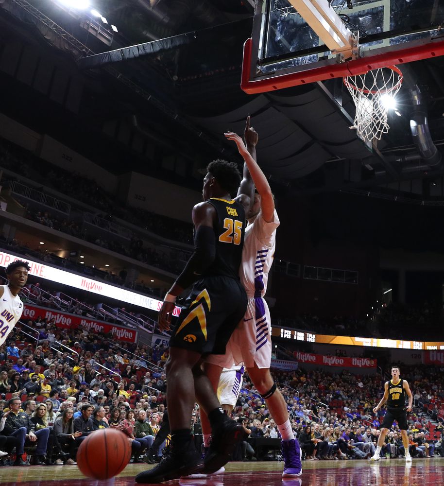 Iowa Hawkeyes forward Tyler Cook (25) against the Northern Iowa Panthers in the Hy-Vee Classic Saturday, December 15, 2018 at Wells Fargo Arena in Des Moines. (Brian Ray/hawkeyesports.com)