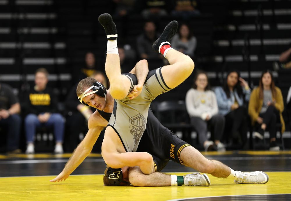 Iowa's Carter Happel wrestles Purdue's Parker Filius at 149 pounds Saturday, November 24, 2018 at Carver-Hawkeye Arena. (Brian Ray/hawkeyesports.com)