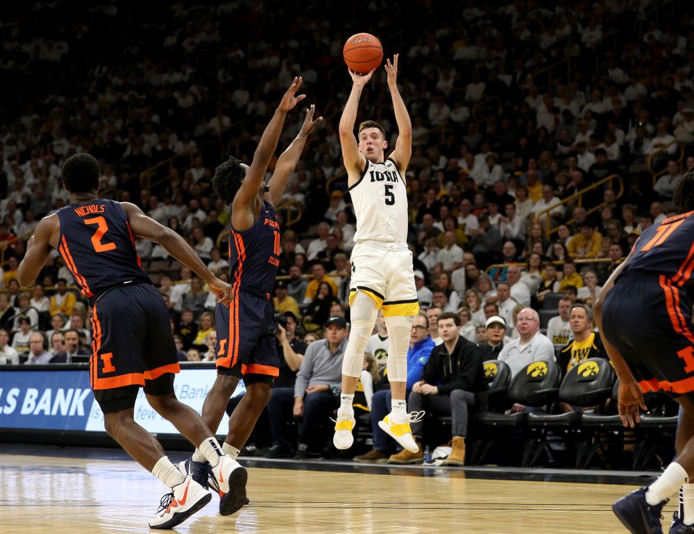 Iowa Hawkeyes guard CJ Fredrick (5) against the Illinois Fighting Illini Sunday, February 2, 2020 at Carver-Hawkeye Arena. (Brian Ray/hawkeyesports.com)