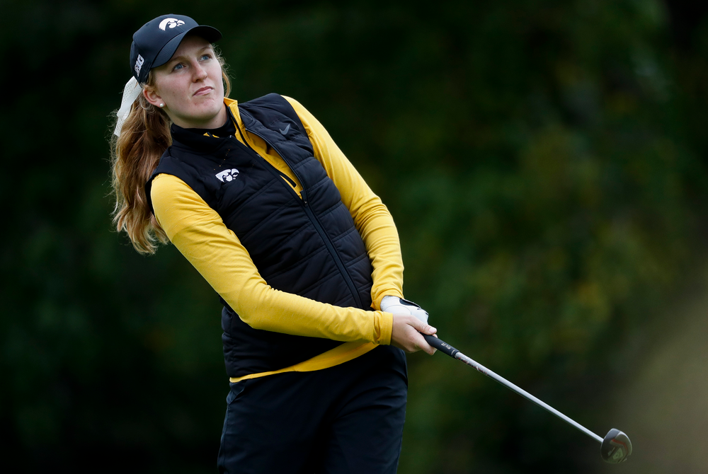 Iowa's Annalee Dannegger watches her tee shot during the Diane Thomason Invitational at Finkbine Golf Course on September 29, 2018. (Tork Mason/hawkeyesports.com)