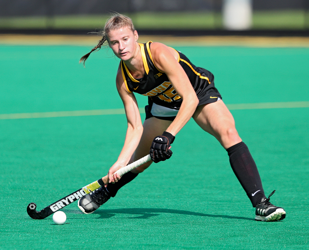 Iowa’s Esme Gibson (15) passes during the second quarter of their match at Grant Field in Iowa City on Friday, Oct 4, 2019. (Stephen Mally/hawkeyesports.com)