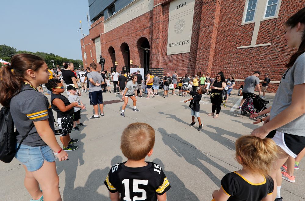 The Iowa Volleyball Team during Kids Day Saturday, August 11, 2018 at Kinnick Stadium. (Brian Ray/hawkeyesports.com)