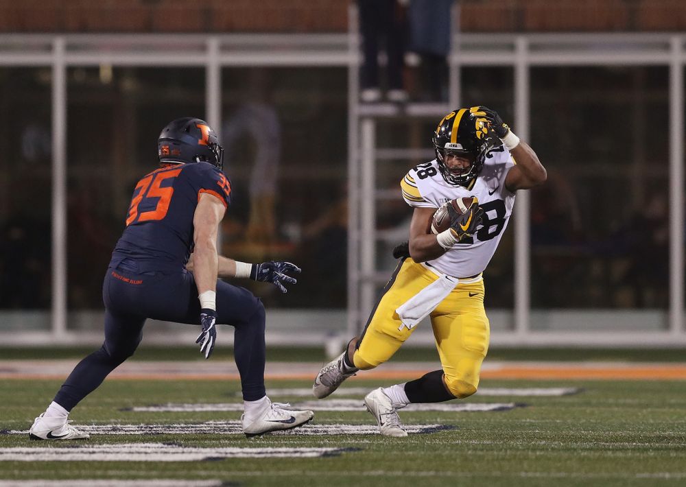 Iowa Hawkeyes running back Toren Young (28) against the Illinois Fighting Illini Saturday, November 17, 2018 at Memorial Stadium in Champaign, Ill. (Brian Ray/hawkeyesports.com)