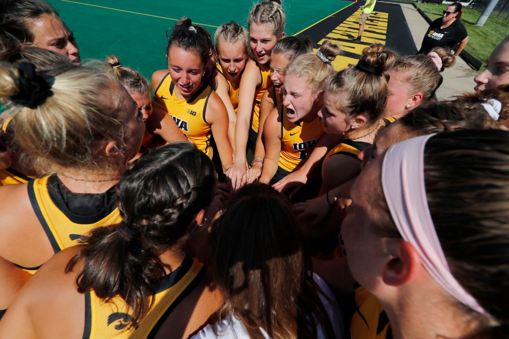 The Iowa Hawkeyes gather before their game against Indiana Sunday, September 16, 2018 at Grant Field. (Brian Ray/hawkeyesports.com)