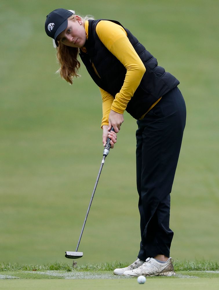 Iowa's Annalee Dannegger putts during the Diane Thomason Invitational at Finkbine Golf Course on September 29, 2018. (Tork Mason/hawkeyesports.com)