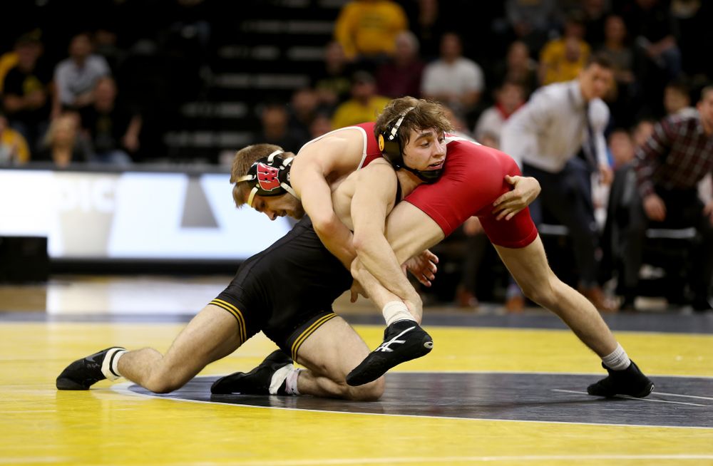 IowaÕs Austin DeSanto wrestles WisconsinÕs Seth Gross at 133 pounds Sunday, December 1, 2019 at Carver-Hawkeye Arena. DeSanto won the match 6-2. (Brian Ray/hawkeyesports.com)