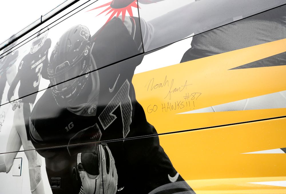 Iowa Hawkeyes tight end Noah Fant (87) signed the Big Ten Network bus Monday, August 20, 2018 at the Hansen Football Performance Center. (Brian Ray/hawkeyesports.com)