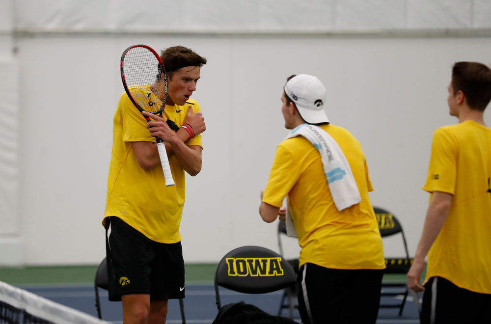 Joe Tyler and Jake Jacoby play a doubles match against the Illinois Fighting Illini Saturday, March 31, 2018 at Hawkeye Tennis and Recreation Center. (Brian Ray/hawkeyesports.com)