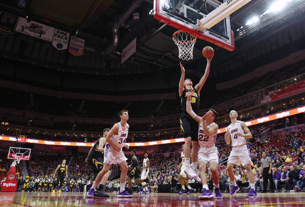 Iowa Hawkeyes guard Joe Wieskamp (10) against the Northern Iowa Panthers in the Hy-Vee Classic Saturday, December 15, 2018 at Wells Fargo Arena in Des Moines. (Brian Ray/hawkeyesports.com)