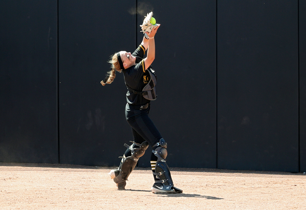 Iowa catcher Abby Lien (9) pulls in a pop up for an out during the fourth inning of their game against Ohio State at Pearl Field in Iowa City on Saturday, May. 4, 2019. (Stephen Mally/hawkeyesports.com)