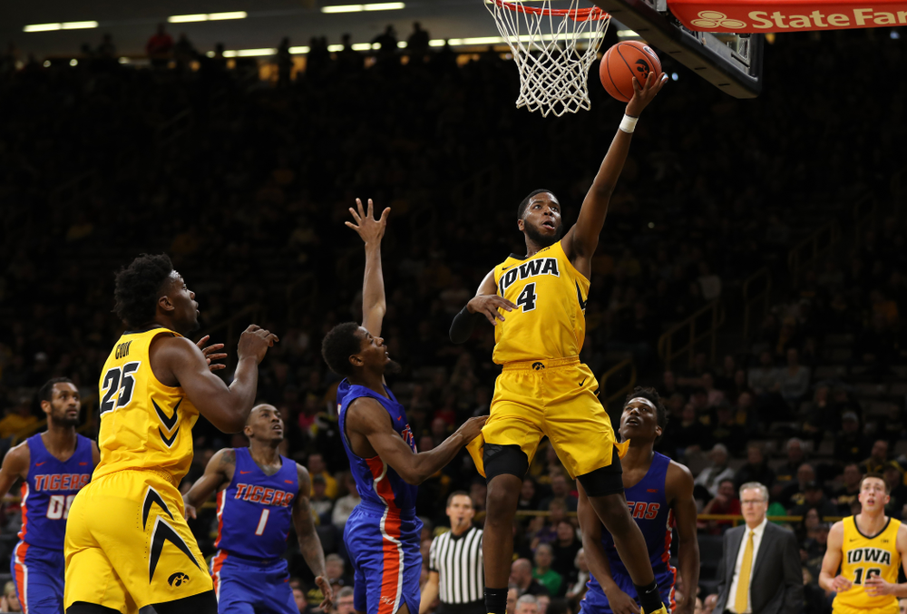 Iowa Hawkeyes guard Isaiah Moss (4) against the Savannah State Tigers Saturday, December 22, 2018 at Carver-Hawkeye Arena. (Brian Ray/hawkeyesports.com)