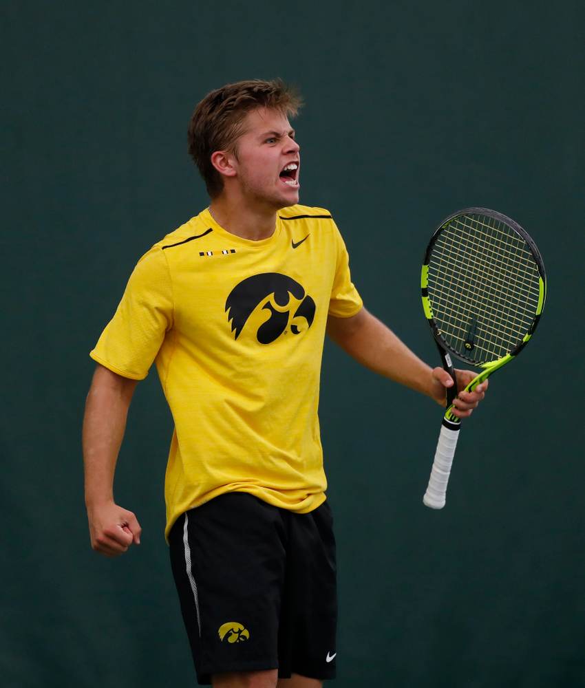 Will Davies against the Illinois Fighting Illini Saturday, March 31, 2018 at Hawkeye Tennis and Recreation Center. (Brian Ray/hawkeyesports.com)