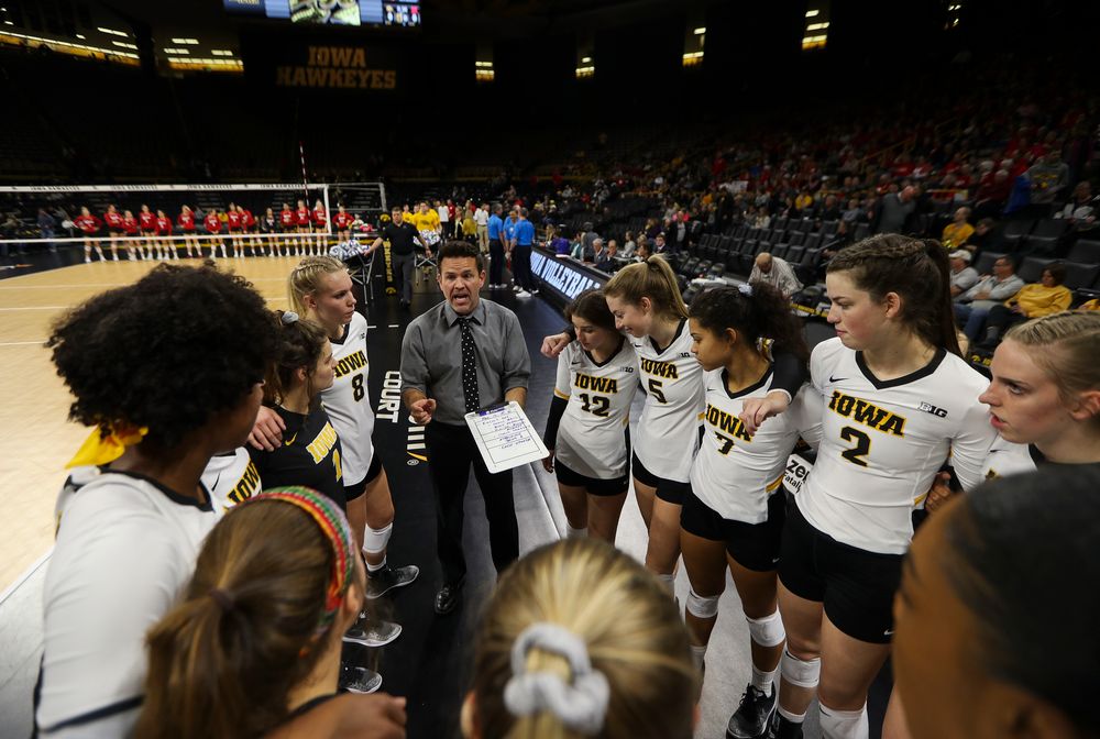 Iowa Hawkeyes head coach Bond Shymansky talks with the team before a match against Nebraska at Carver-Hawkeye Arena on November 7, 2018. (Tork Mason/hawkeyesports.com)