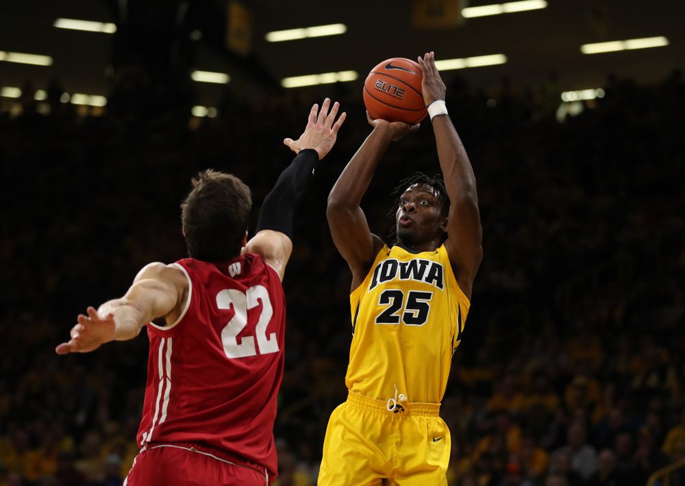 against the Wisconsin Badgers Friday, November 30, 2018 at Carver-Hawkeye Arena. (Brian Ray/hawkeyesports.com)