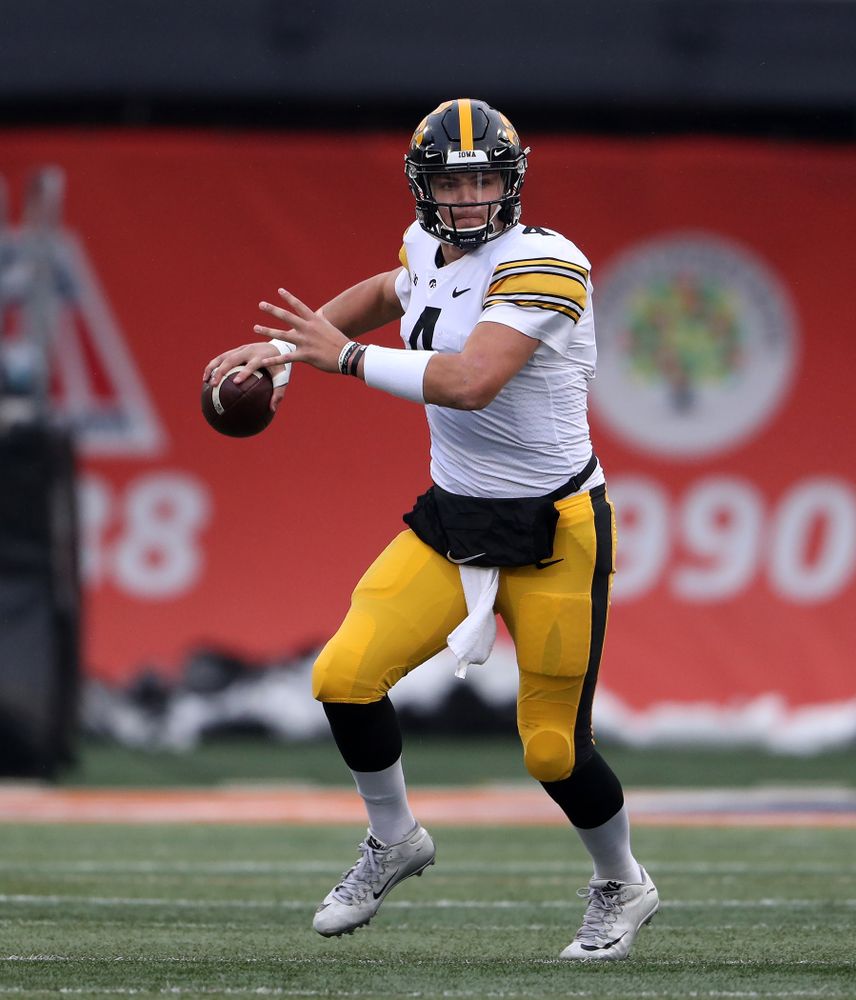 Iowa Hawkeyes quarterback Nate Stanley (4) against the Illinois Fighting Illini Saturday, November 17, 2018 at Memorial Stadium in Champaign, Ill. (Brian Ray/hawkeyesports.com)